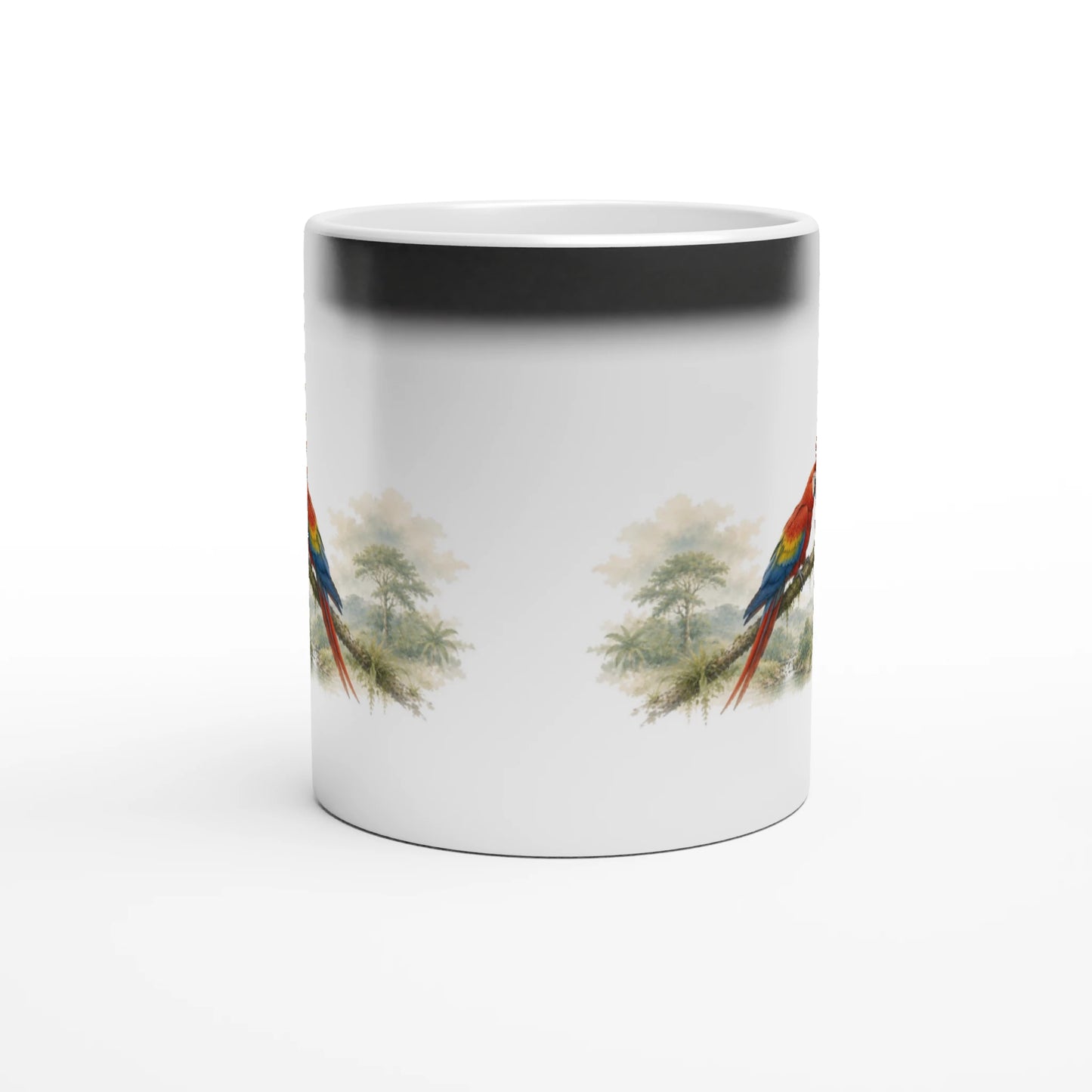 Beidseitig bedruckte Tasse mit gespiegeltem Papageienmotiv.