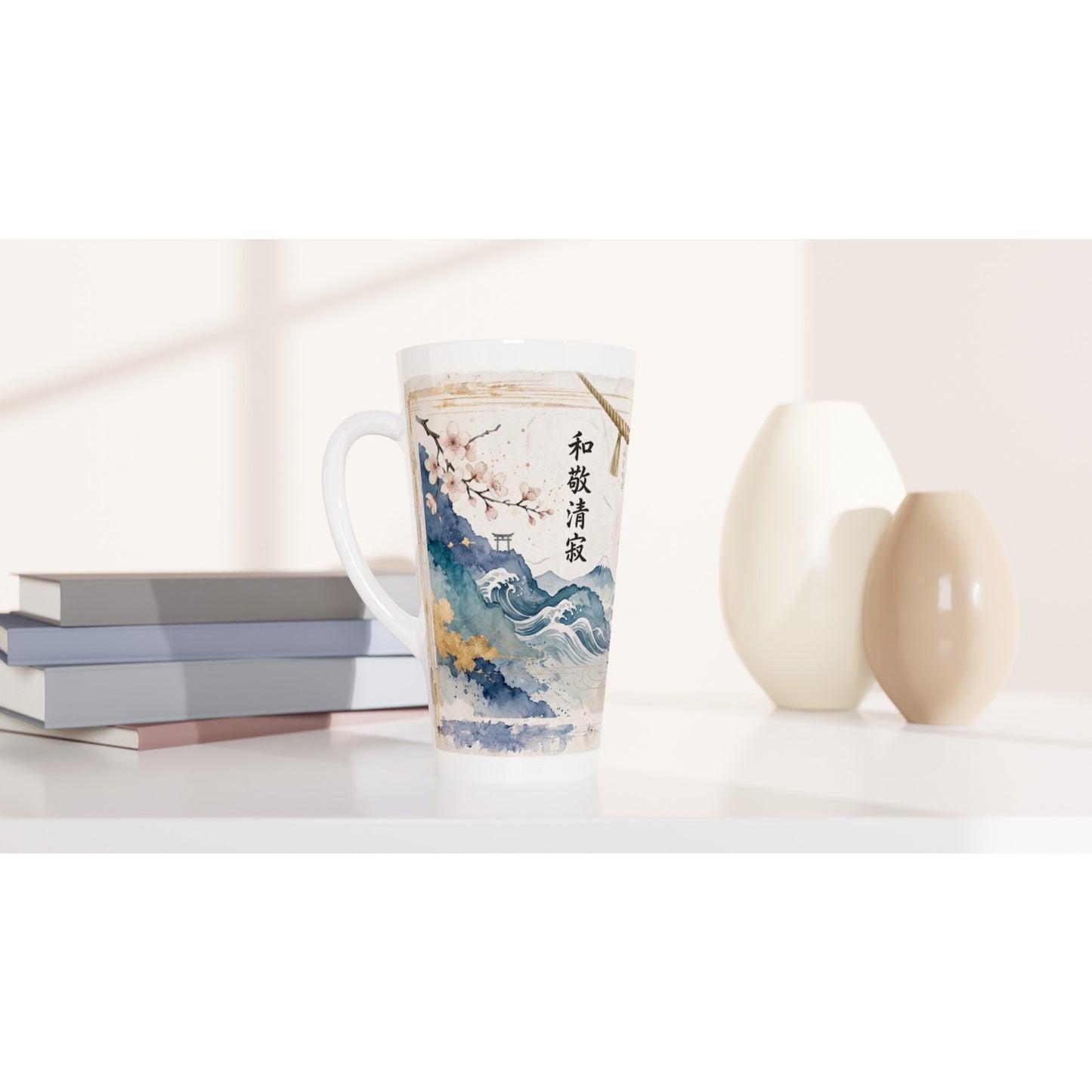 Japan inspirierte Latte Tasse mit Maneki Neko Motiv, Sakura Zweigen und ruhigem Zen Ambiente als besondere Geschenkidee