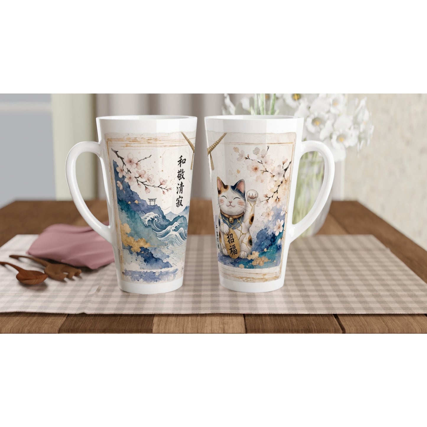 Japanische Maneki Neko Latte Tasse 440 ml mit Glückskatze, Sakura Kirschblüten und Aquarell Landschaft im asiatischen Design