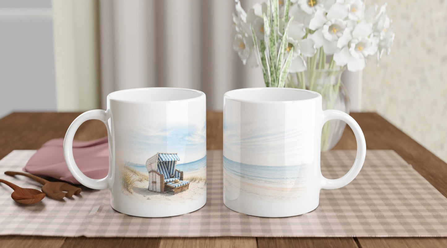 Maritime Aquarell Tasse mit blau-weißem Strandkorb als Geschenkidee für Meerliebhaber und Küstenfreunde.