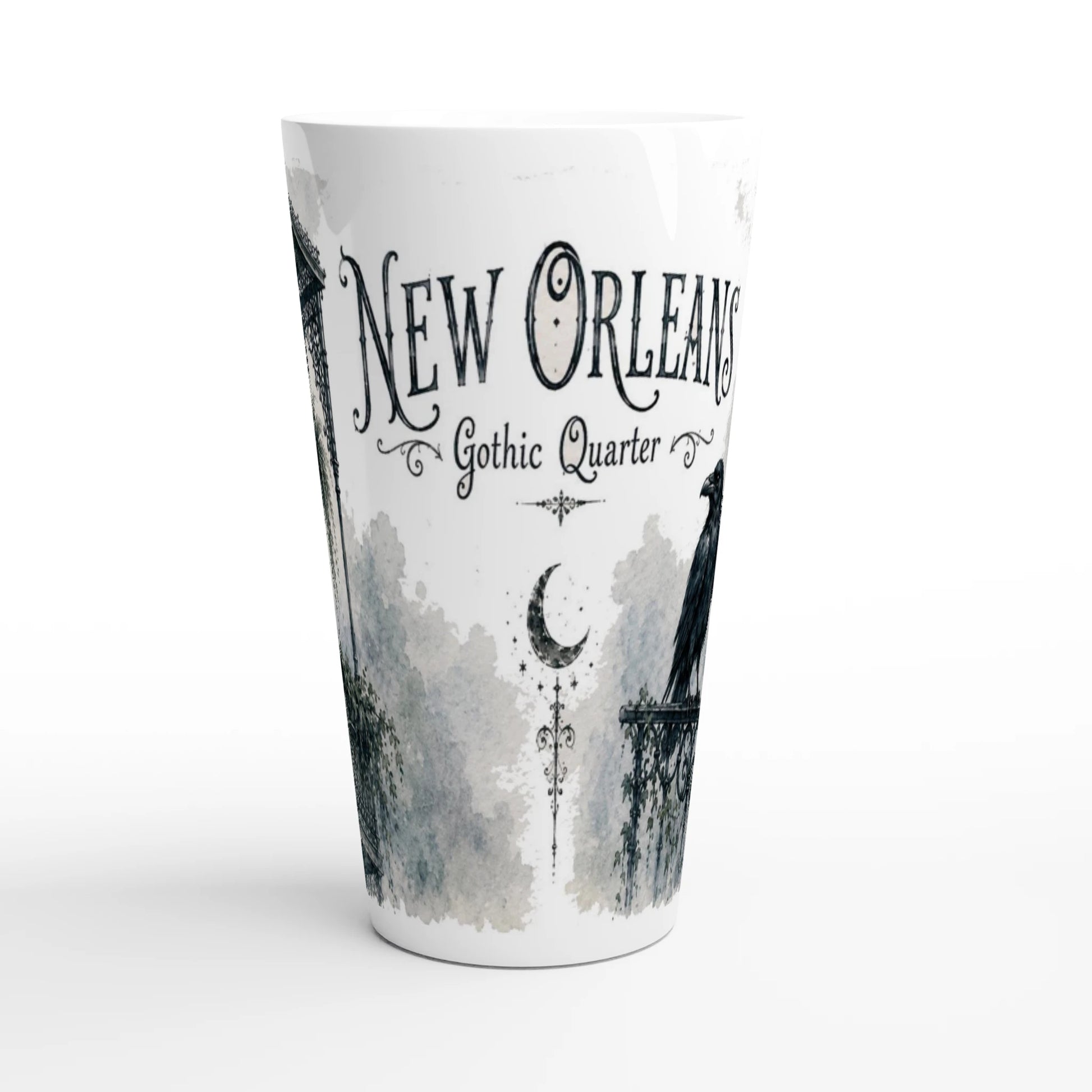 Latte-Tasse mit dekorativem Schriftzug New Orleans Gothic Quarter und ornamentalen Elementen im Gothic-Stil