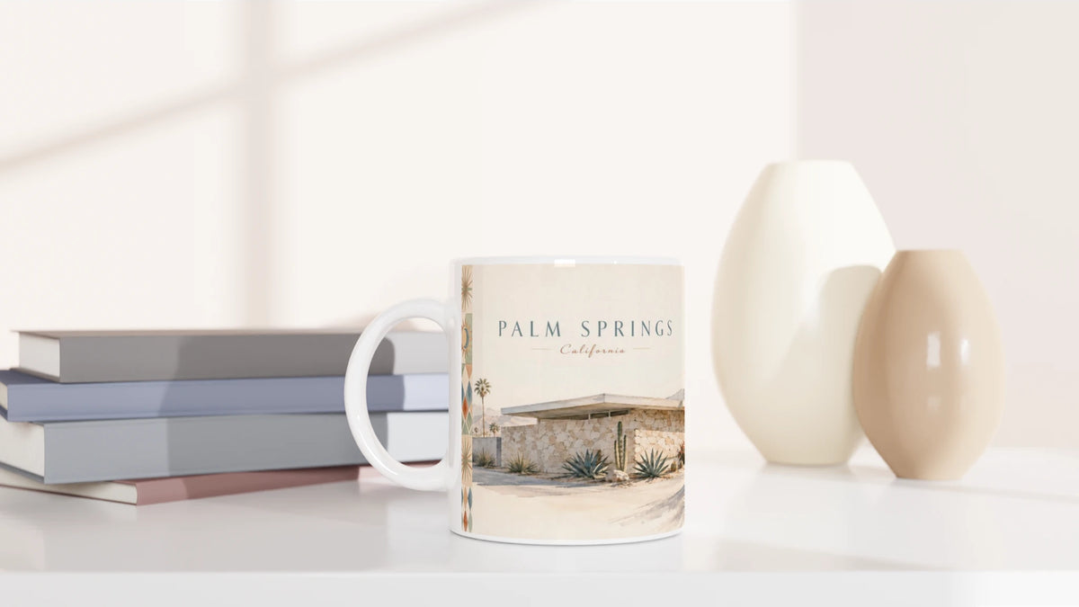 Palm Springs Tasse mit aquarellartigem California Retro Motiv in Creme, Sand, Terrakotta und Türkis mit Palmen, Pool und Wüstenlandschaft