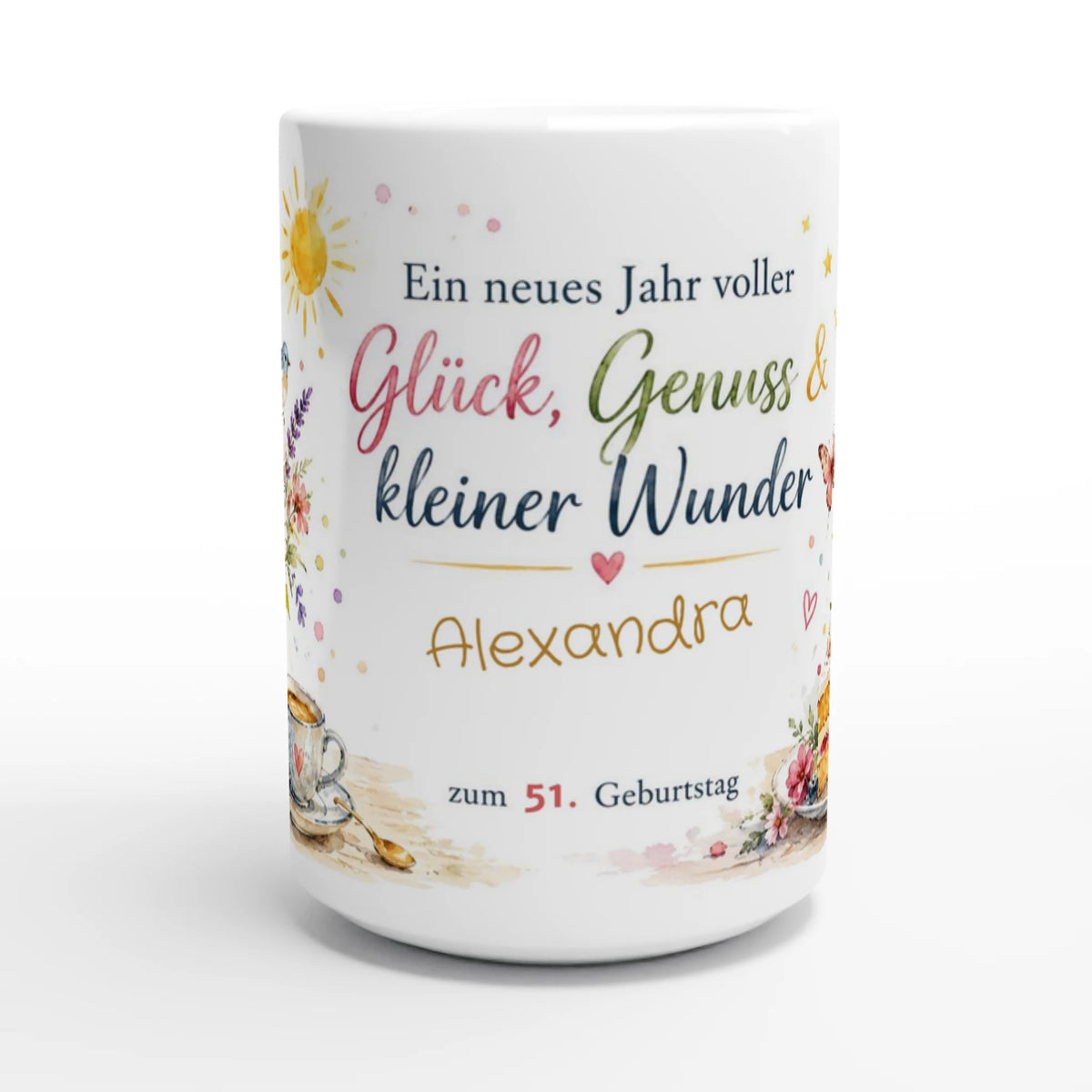 Personalisierte Geburtstagstasse 15 oz mit individuellem Namen, angepasster Alterszahl und dem Schriftzug Ein neues Jahr voller Glück, Genuss und kleiner Wunder.