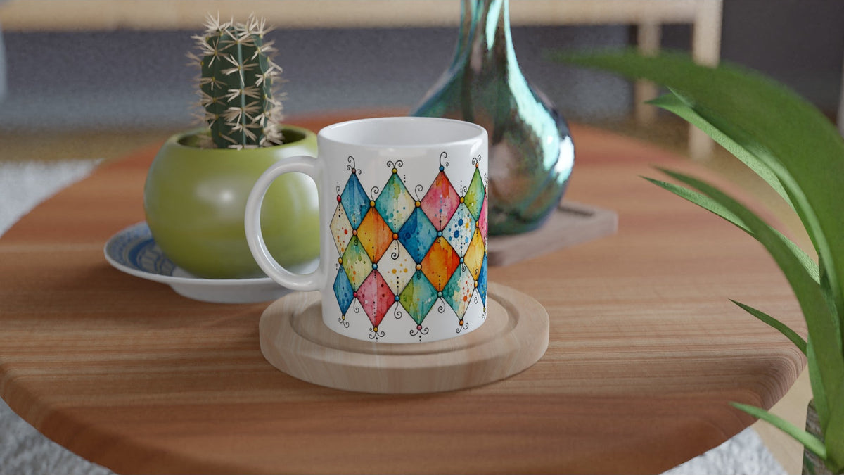 Tasse mit Aquarell-Rautenmuster und Retro-Charakter. Erhältlich als Keramikweiß, Keramikgelb, Keramikgrün oder Keramikrot, mit einer grafisch-malerischen Gestaltung als gemeinsamem Motiv.
