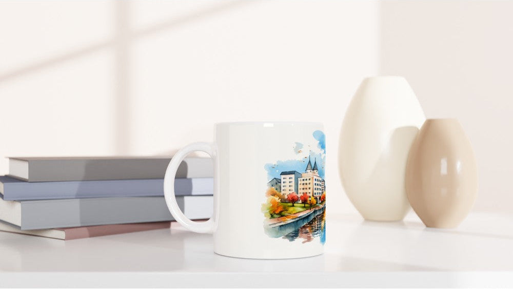Düsseldorf Kaffeetasse mit Rheinturm und ruhiger Rheinlandschaft in feiner Aquarelloptik