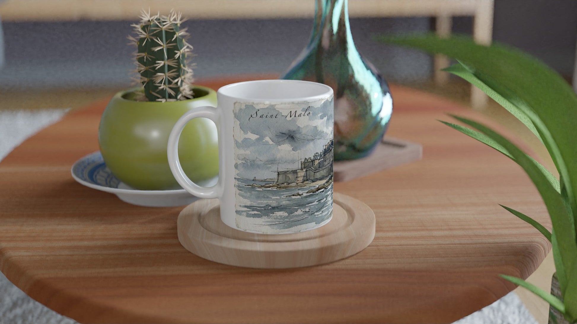 Aquarellierte Saint-Malo Tasse mit kleinem Hafen, Segelbooten und Masten vor der historischen Stadtmauer