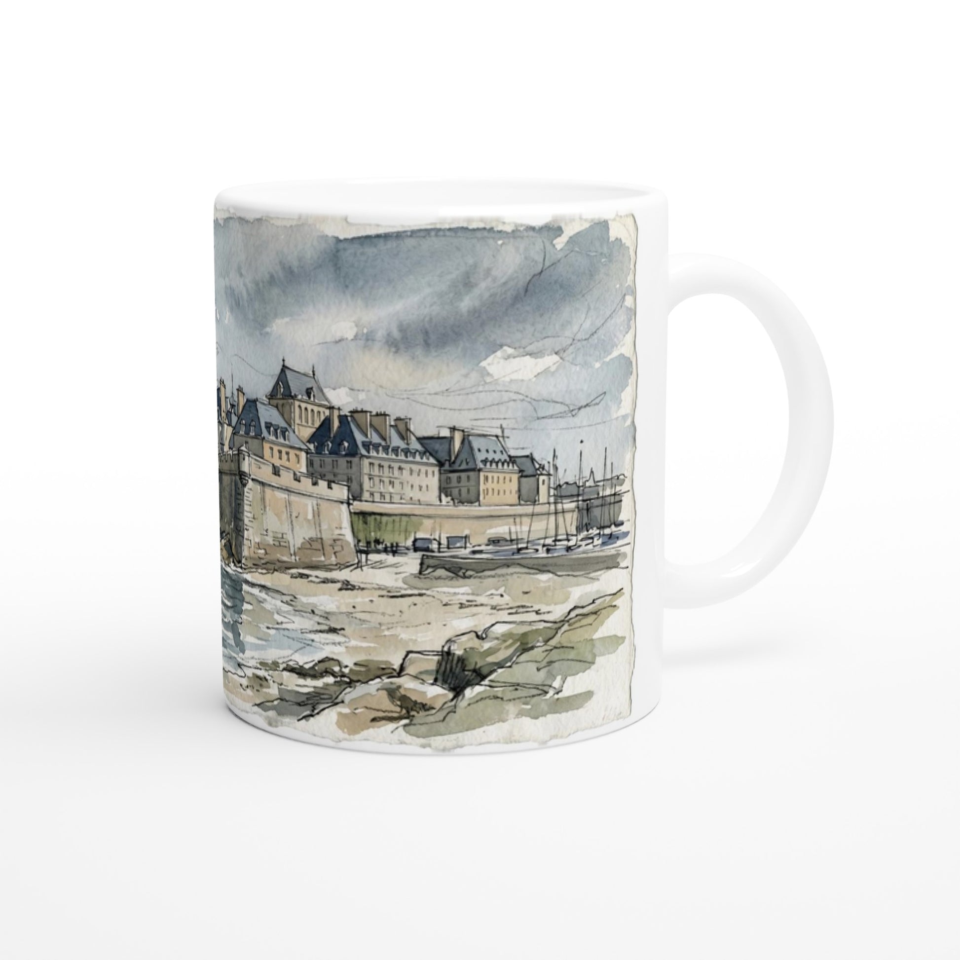 Detailansicht der Saint-Malo Tasse mit massiver historischer Stadtmauer, Bastionen und fein gezeichneten Steinfassaden