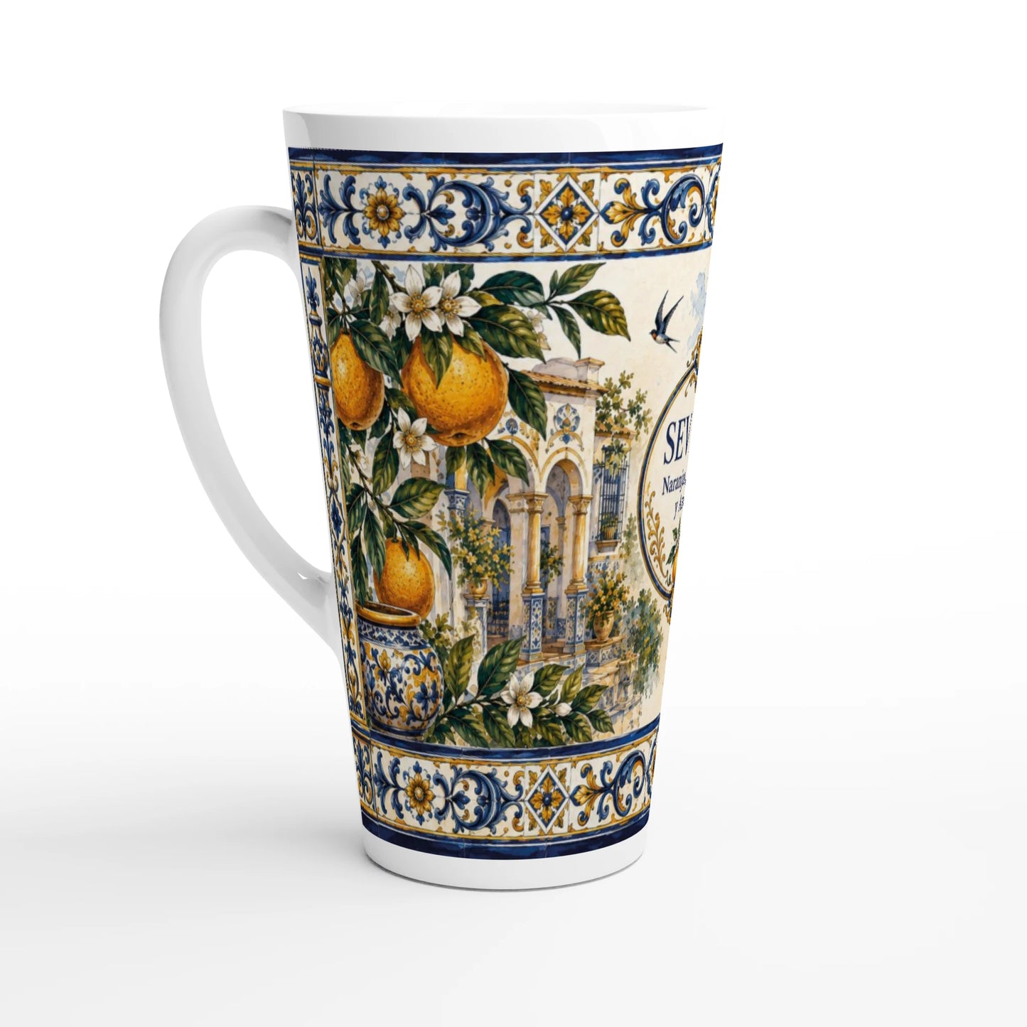 Sevilla Latte Tasse mit andalusischer Innenhofarchitektur, Bögen, Pflanzen und farbigen Keramikverzierungen