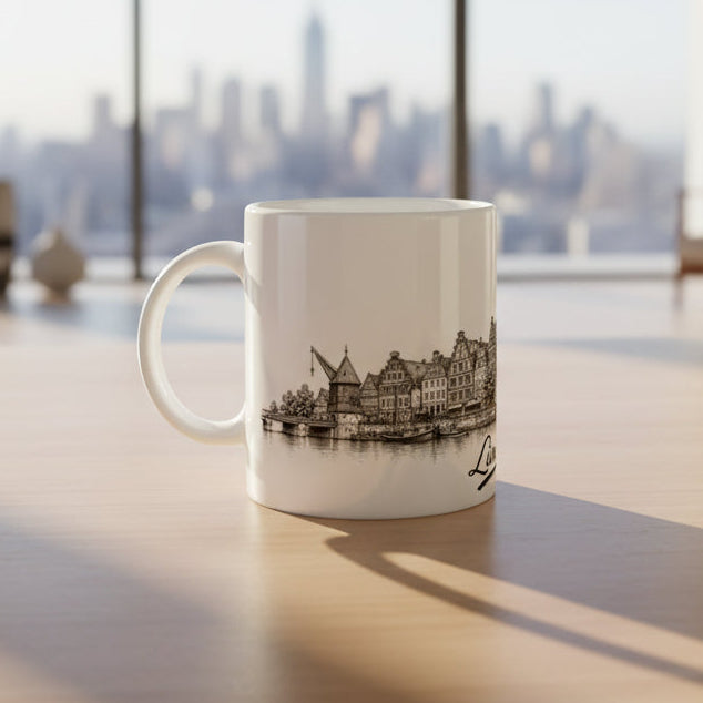 Lüneburg Tasse aus der Stadtlinien Edition mit eleganter Skyline-Zeichnung.