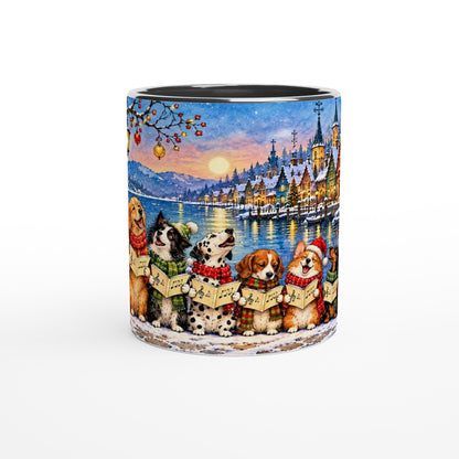 Weihnachtliche Tasse mit schwarzem Henkel und einer Illustration singender Hunde. Der Hundechor im verschneiten Winterdorf verleiht dem Trinkgefäß einen humorvollen Charakter.