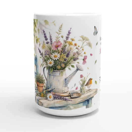 Personalisierte Wunschgarten Geburtstagstasse mit feinen Blättern, Blüten, Schmetterling und Vogel in einer leichten botanischen Aquarellgestaltung.