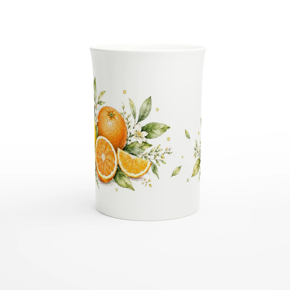 Zitronen Orangen Tasse aus weißem Porzellan mit Zitrusfrüchten und Blüten im hellen Aquarellstil