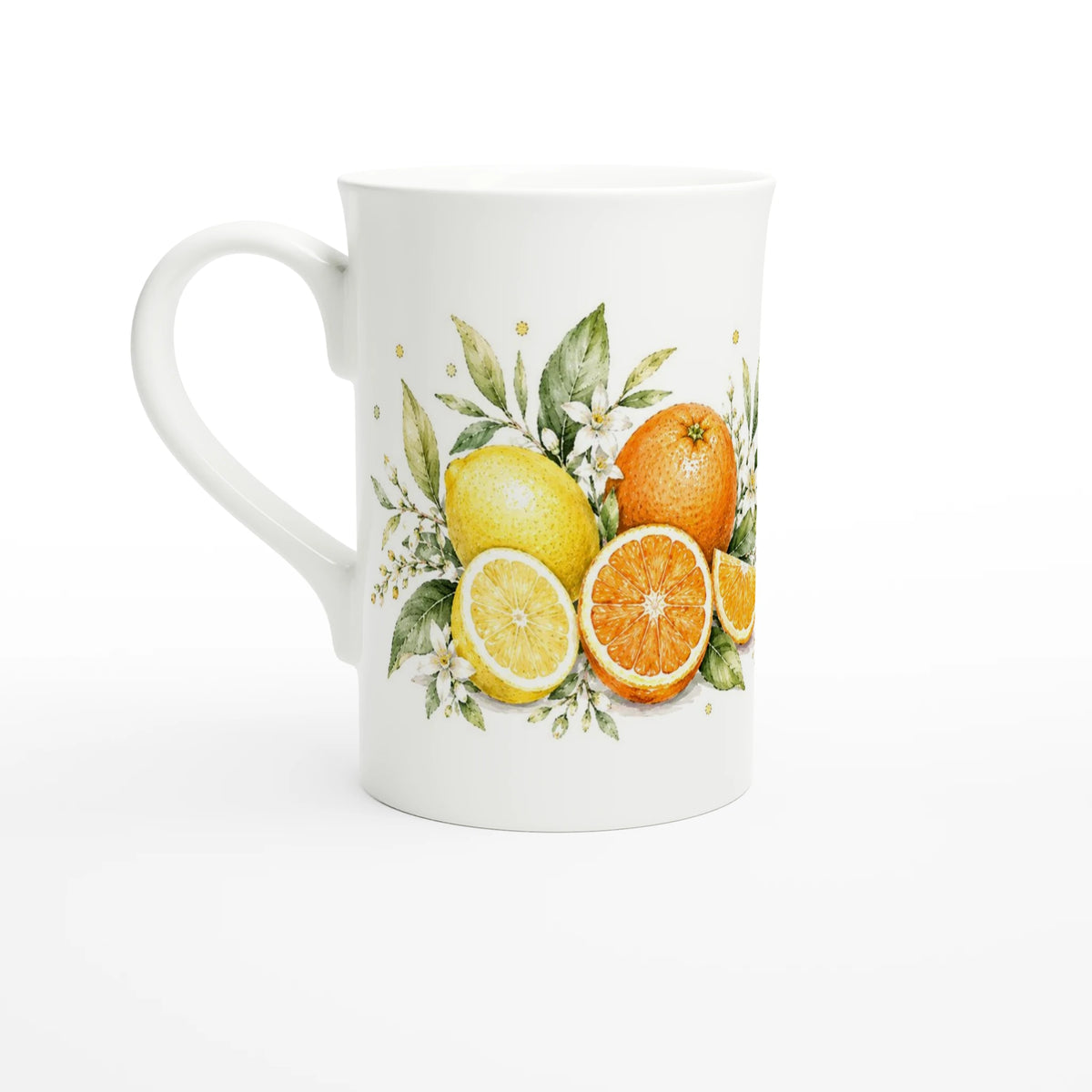 Weiße Porzellantasse mit gelben Zitronen, grünen Blättern und weißen Zitrusblüten als Aquarellmotiv