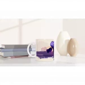 Iris Aquarell Tasse mit tiefvioletter Schwertlilie und modernem Grafik-Element auf weißer Keramik