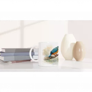 Weiße Keramiktasse mit farbenfrohem Eisvogel-Aquarell auf einem Ast sitzend, 330ml Volumen