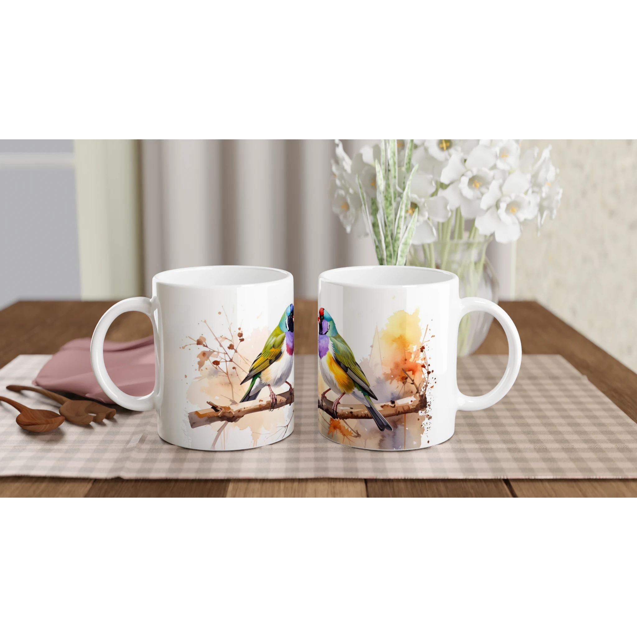 Bunte Keramiktasse mit exotischem Vogelmotiv auf einem Frühstückstisch, modernes Natur-Design. Bunte Keramiktasse mit exotischem Vogelmotiv auf einem Frühstückstisch, modernes Natur-Design.