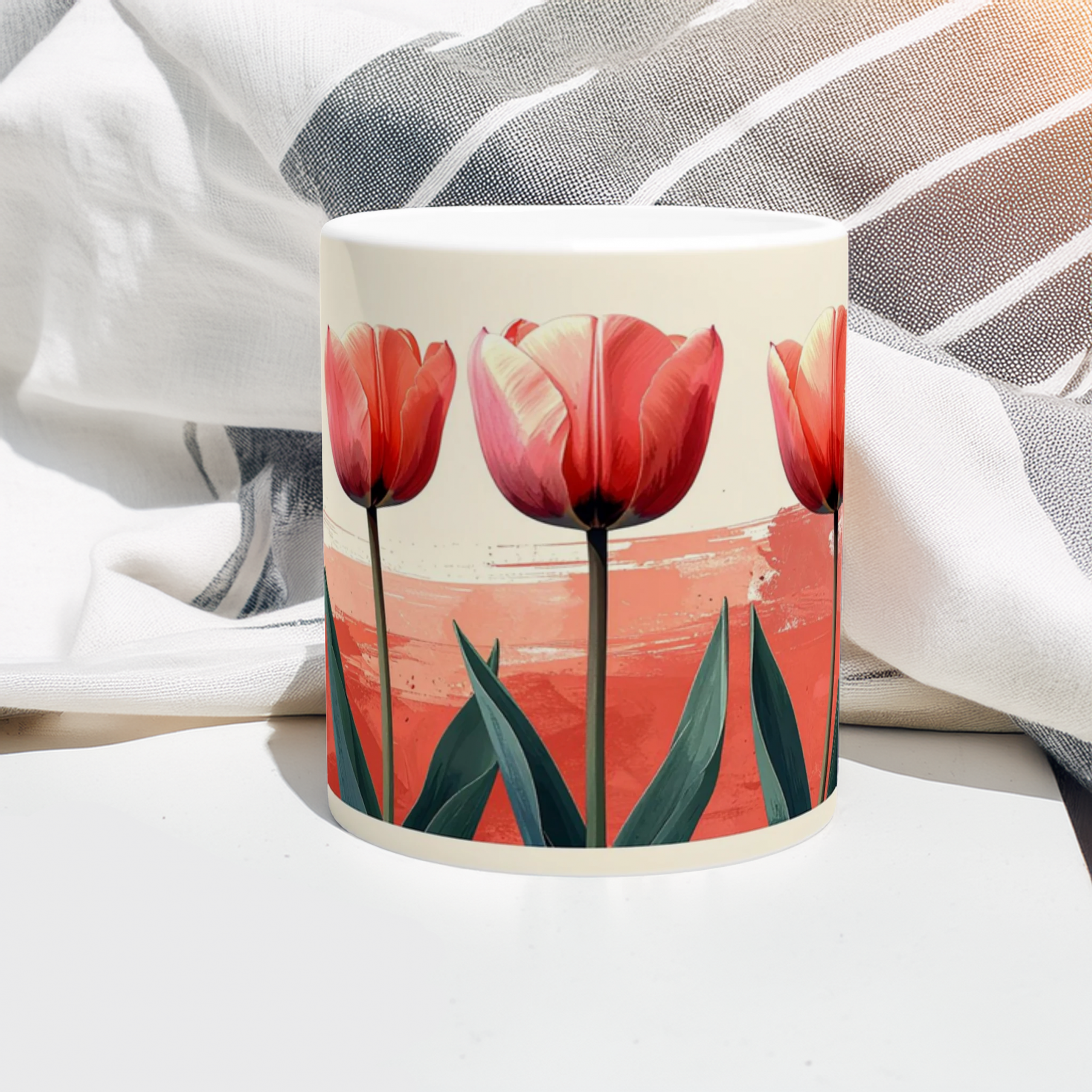 Moderne Tulpen Tasse 330 ml mit Terracotta-Farbstrich und minimalistischem Blumenmotiv Moderne Tulpen Tasse 330 ml mit Terracotta-Farbstrich und minimalistischem Blumenmotiv