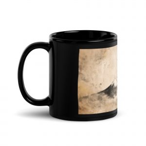 Schwarze Keramiktasse mit japanisch inspiriertem Fuji-Motiv, roter Sonne und expressiver Wellen- oder Tuscheform, erhältlich in 330 ml oder 440 ml