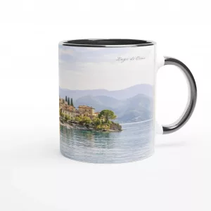 Lago di Como Tasse 330 ml mit italienischer Uferszene, bunten Häusern, Berglandschaft und ruhiger Aquarelloptik