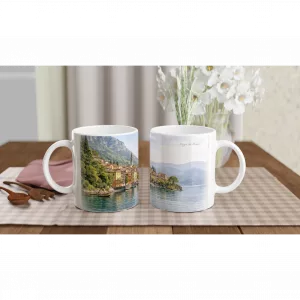 Lago di Como Tasse 330 ml mit italienischer Uferszene, bunten Häusern, Berglandschaft und ruhiger Aquarelloptik