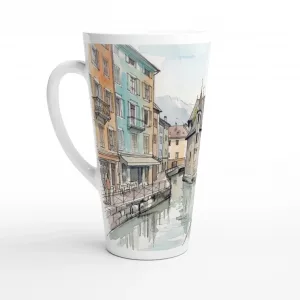Annecy Latte Tasse 440 ml mit Kanal, Pastellhäusern, historischem Bauwerk und Bergkulisse im feinen Aquarellstil