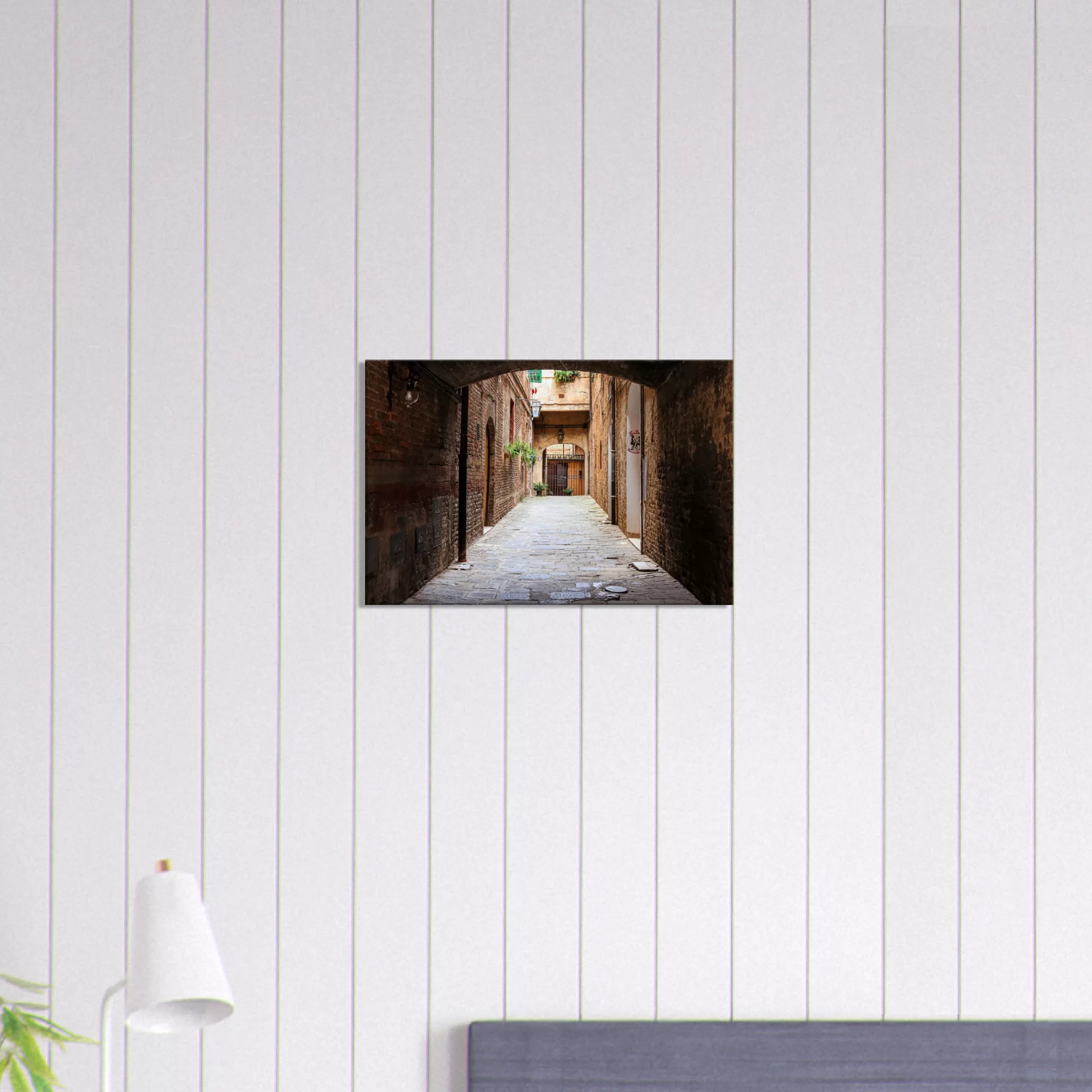 Siena Leinwandbild 60×40 mit historischer Altstadtgasse, Backsteinmauern und Foto von Görgen J Manns Siena Leinwandbild 60x40 mit historischer Altstadtgasse, Backsteinmauern und Foto von Görgen J Manns