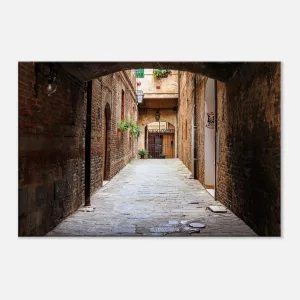 Siena Leinwandbild 60x40 mit historischer Altstadtgasse, Backsteinmauern und Foto von Görgen J Manns