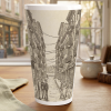 East Village Latte Tasse 440 ml mit gezeichneter New Yorker Straßenszene, Feuerleitern, Record Shop und Urban-Sketch-Optik