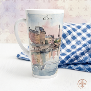 Paris Latte Tasse 440 ml mit Seine, Brücke, Booten, Uferweg und Eiffelturm im feinen Aquarellstil