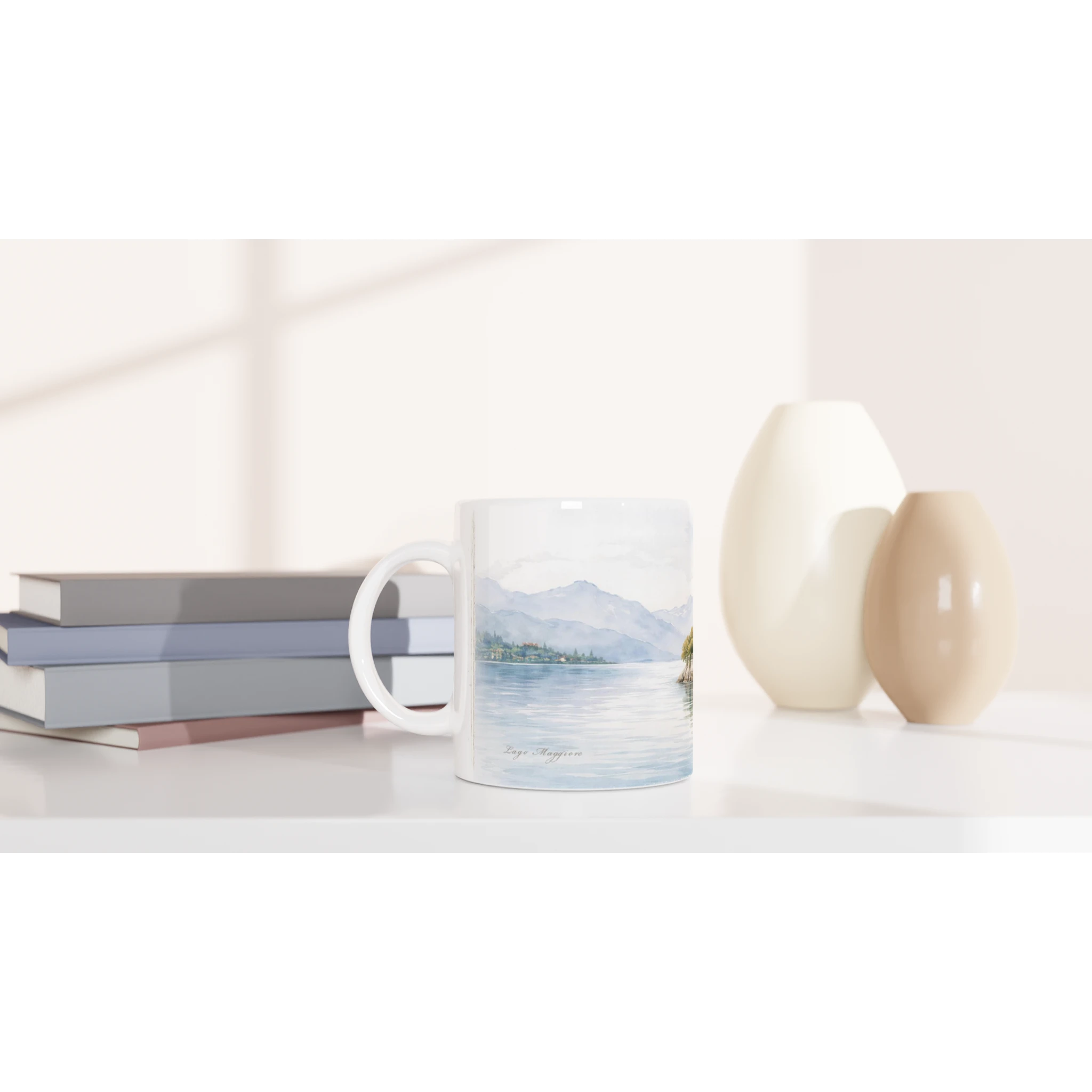 Lago Maggiore Tasse 330ml mit italienischer Villa, Zypressen und ruhiger Seelandschaft als Rundumgrafik Lago Maggiore Tasse 330ml mit italienischer Villa, Zypressen und ruhiger Seelandschaft als Rundumgrafik