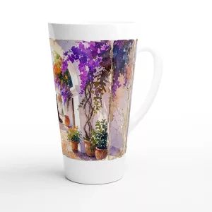 Andalusien Latte Tasse 440 ml mit weißem Torbogen, Bougainvillea, Terrakotta-Boden, Pflanzgefäßen und stiller Hofszene im poetischen Aquarellstil