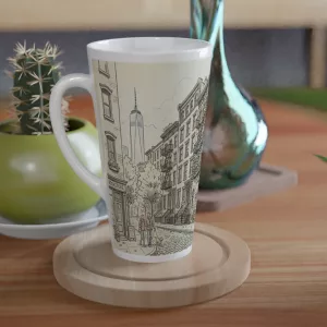 West Village Latte Tasse 440 ml mit gezeichneter New Yorker Straßenszene im ruhigen Aquarellstil