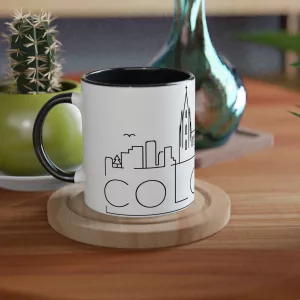 Skyline Köln Tasse 330 ml aus Keramik in Weiß mit schwarzem Innenbereich und schwarzem Henkel, minimalistisches Line-Art-Motiv mit Kölner Dom und Stadtsilhouette