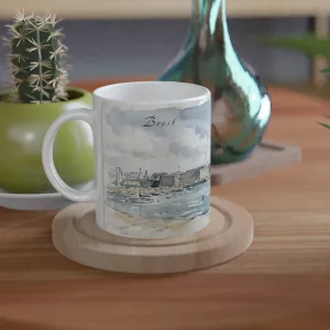 Brest Tasse 330 ml mit Hafen, Brücke, Booten und weiter Wasserfläche im Aquarellstil