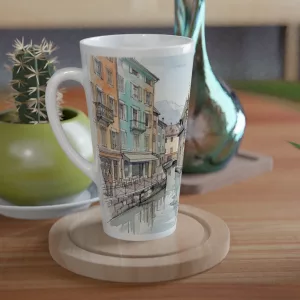 Annecy Latte Tasse 440 ml mit Kanal, Pastellhäusern, historischem Bauwerk und Bergkulisse im feinen Aquarellstil
