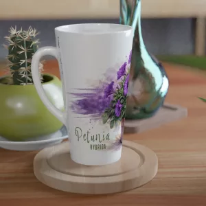 Petunie Latte Tasse 440 ml mit violetten Petunien im Terrakottatopf im botanischen Aquarellstil