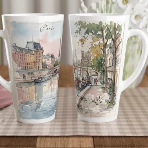 Paris Latte Tasse 440 ml mit Seine, Brücke, Booten, Uferweg und Eiffelturm im feinen Aquarellstil