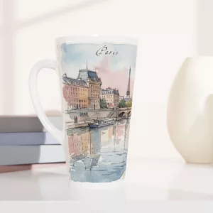 Paris Latte Tasse 440 ml mit Seine, Brücke, Booten, Uferweg und Eiffelturm im feinen Aquarellstil