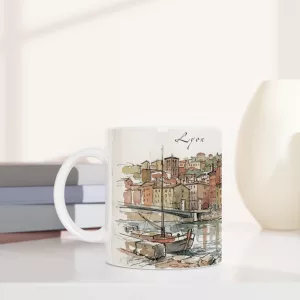 Lyon Tasse 330 ml mit Flussufer, Booten, farbigen Altstadthäusern und Stadtpanorama im Aquarellstil